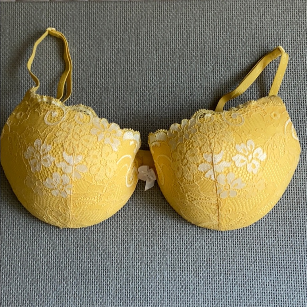 Victoria’s Secret Angels push up bra